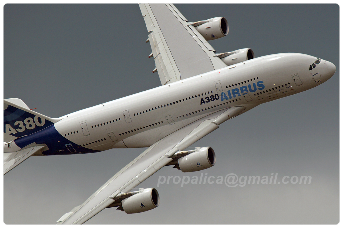 A380-861 Airbus Industrie F-WWEA Paris_Le_Bourget June_23_2007