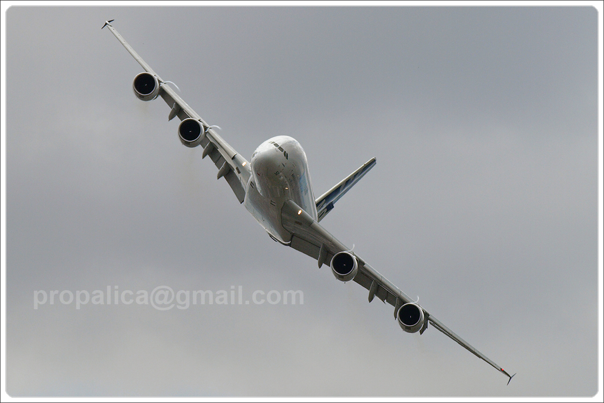 A380-861 Airbus Industrie F-WWEA Paris_Le_Bourget June_23_2007