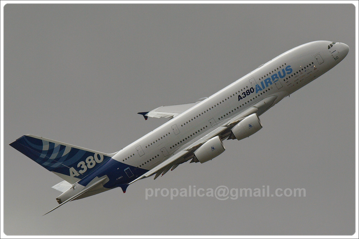 A380-861 Airbus Industrie F-WWEA Paris_Le_Bourget June_23_2007