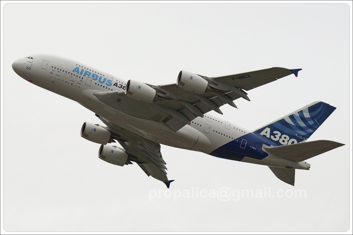 A380-861 Airbus Industrie F-WWEA Paris_Le_Bourget June_24_2007