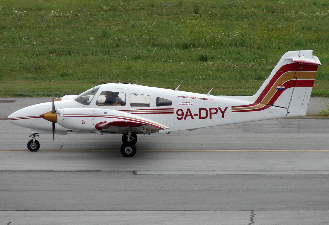 Piper PA-44-180 Seminole Pannonia Pilot School 9A-DPY Osijek_Klisa (OSI/LDOS) August_16_2011