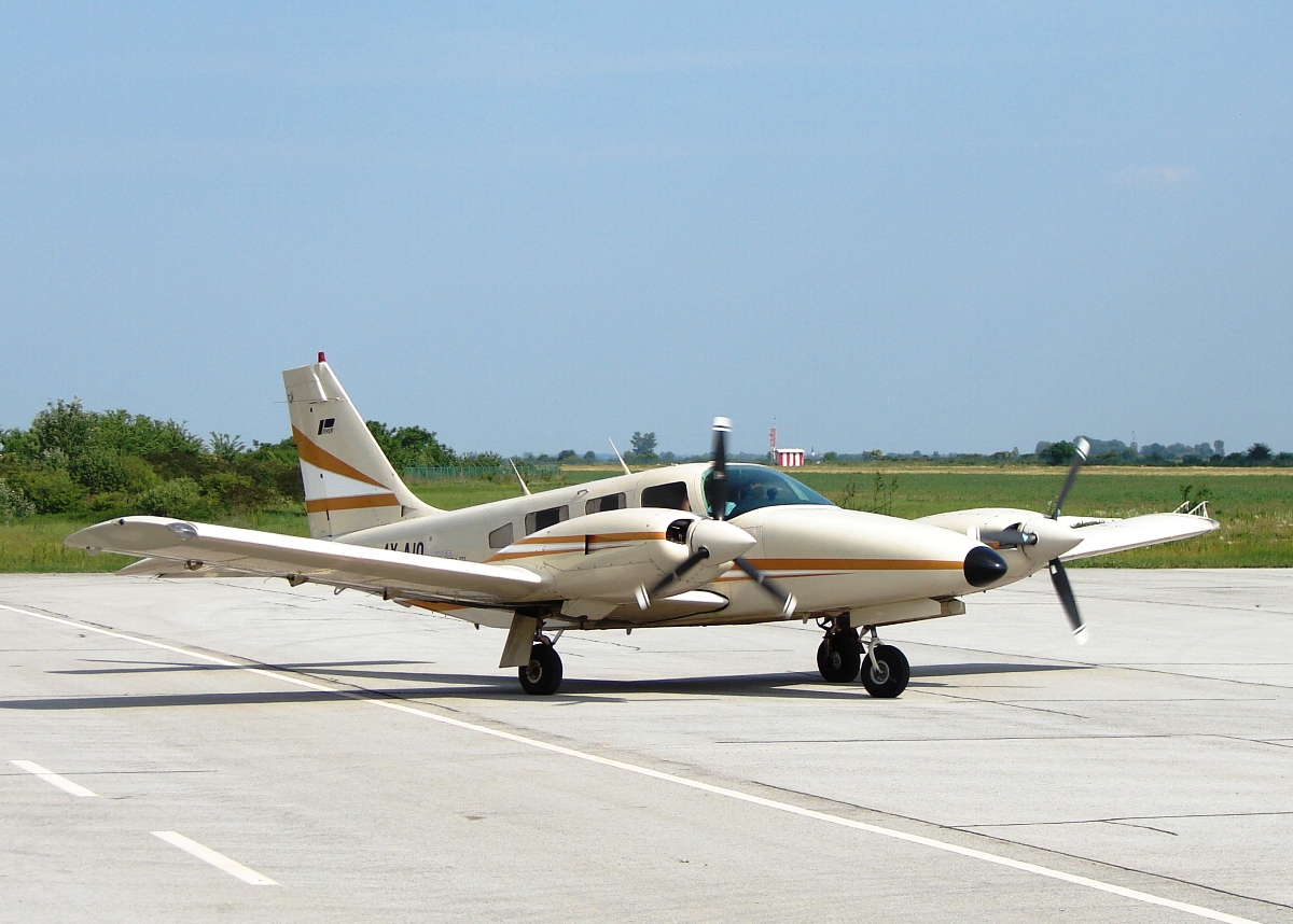 Piper PA-34-220T Seneca III Untitled 4X-AJO Osijek_Klisa (OSI/LDOS) May_21_2009