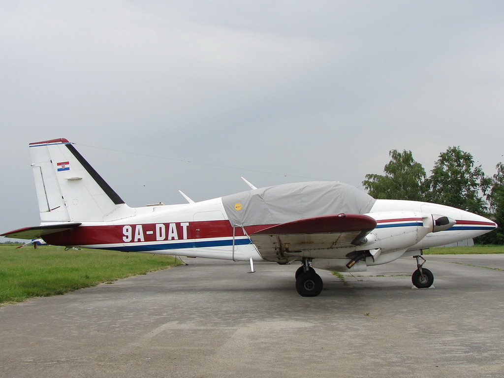 Piper PA-23-250 Aztec E Untitled 9A-DAT Osijek-Čepin (OSI/LDOC) 2008