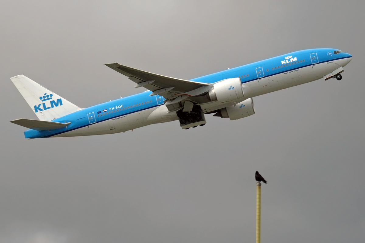 B777-206/ER KLM - Royal Dutch Airlines PH-BQE Amsterdam_Schiphol April_24_2008