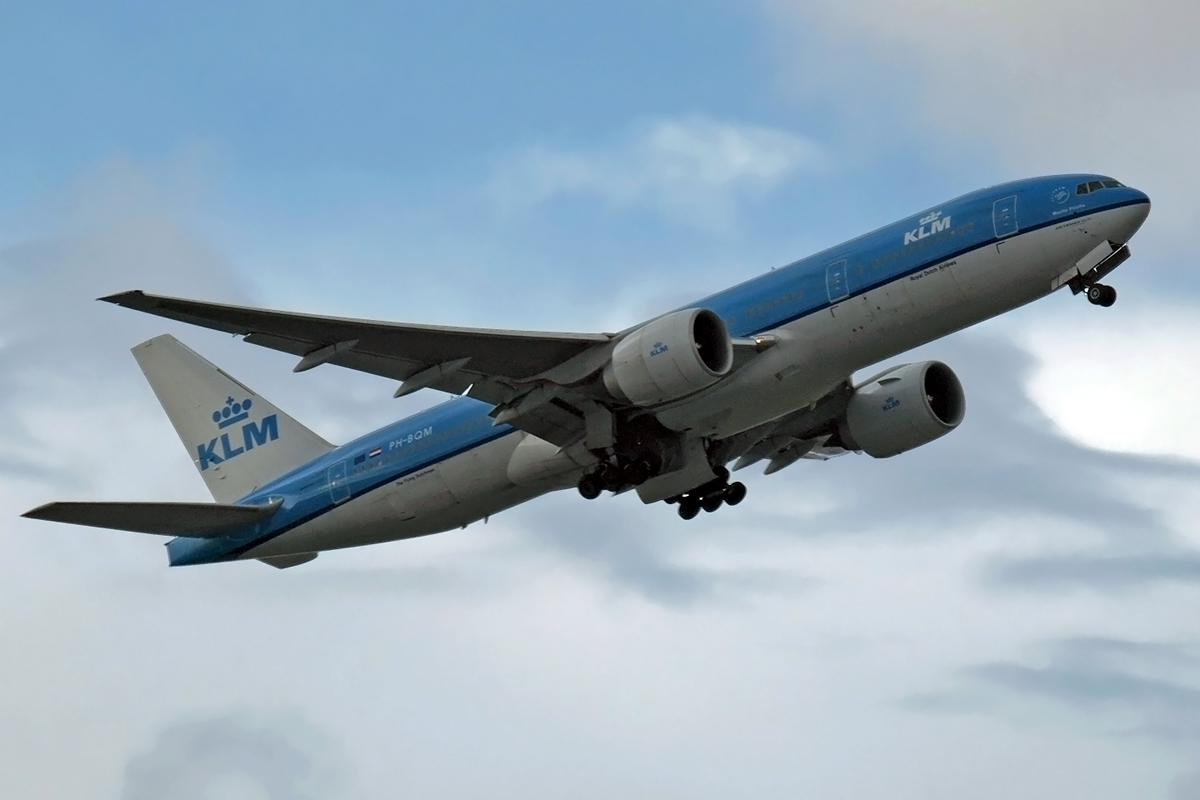 B777-206/ER KLM - Royal Dutch Airlines PH-BQM Amsterdam_Schiphol April_24_2008