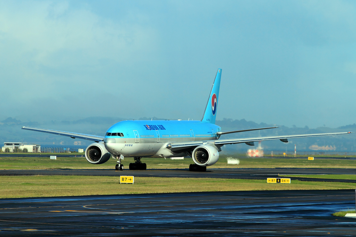 B777-2B5/ER Korean Air HL7766 Auckland May_17_2010