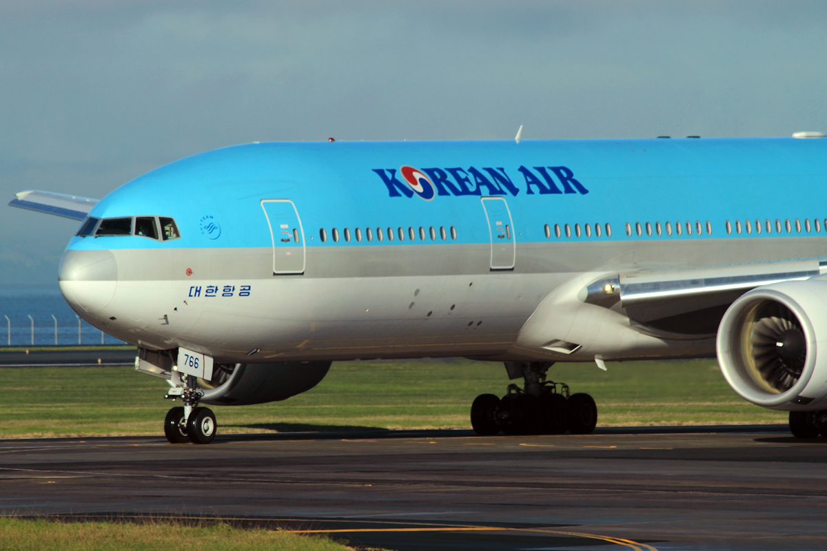 B777-2B5/ER Korean Air HL7766 Auckland May_17_2010