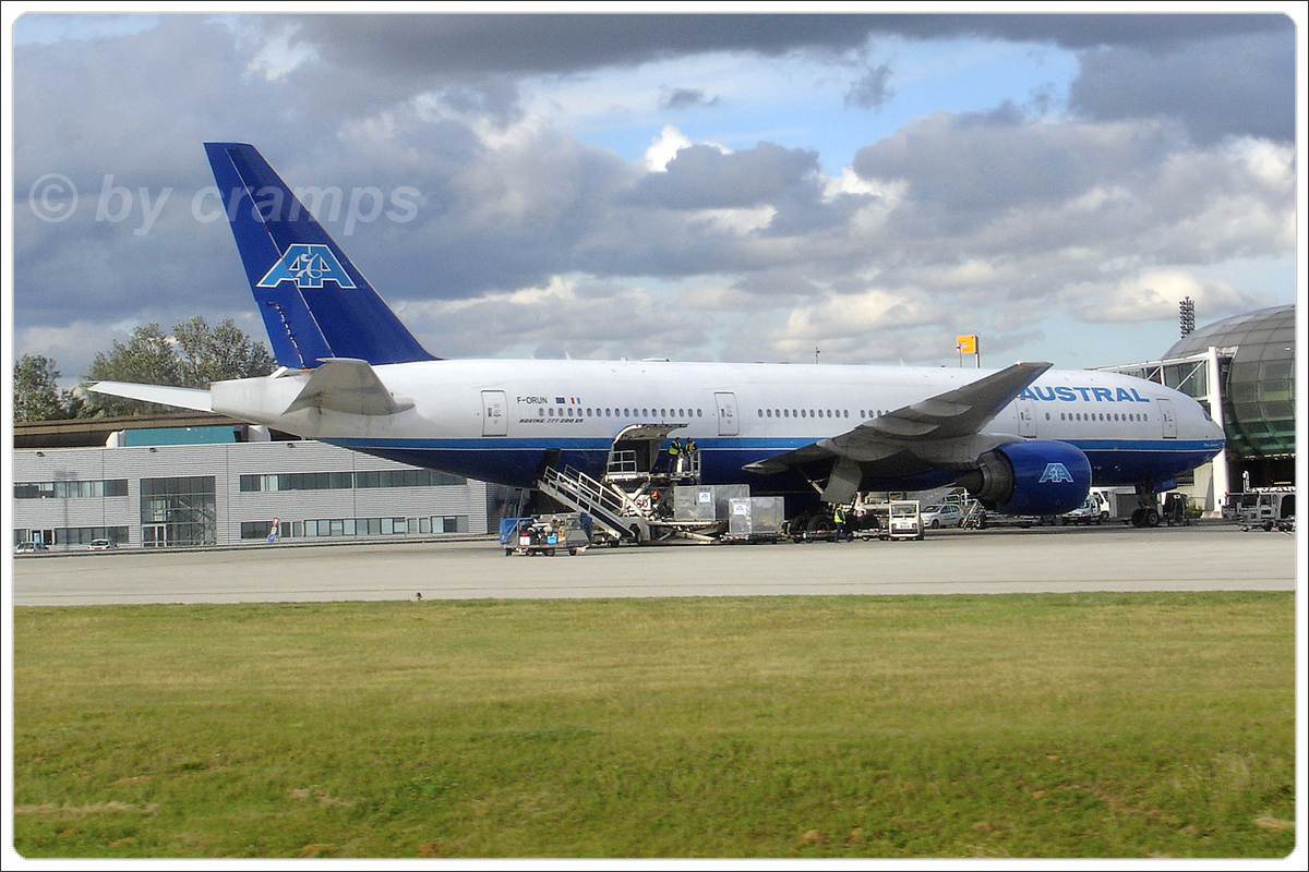 B777-2Q8/ER Air Austral F-ORUN Paris_Charles_de_Gaulle June_25_2007