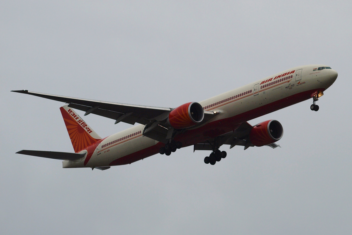 B777-337/ER Air India VT-ALM London_Heathrow November_13_2010