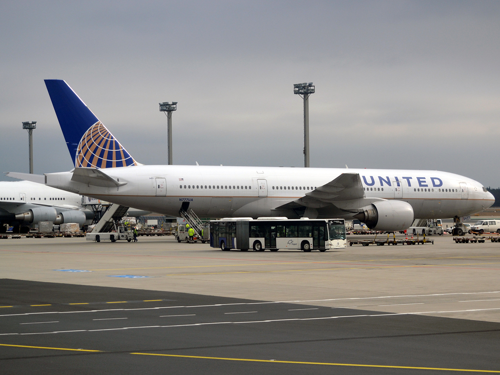 B777-222 United Airlines N777UA Frankfurt_Main (FRA/EDDF) February_24_2012