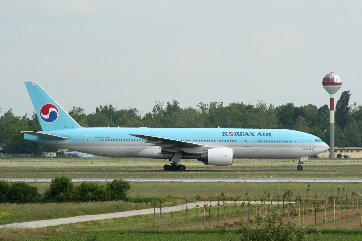 B777-2B5/ER Korean Air HL7743 Zagreb_Pleso (ZAG/LDZA) May_26_2012