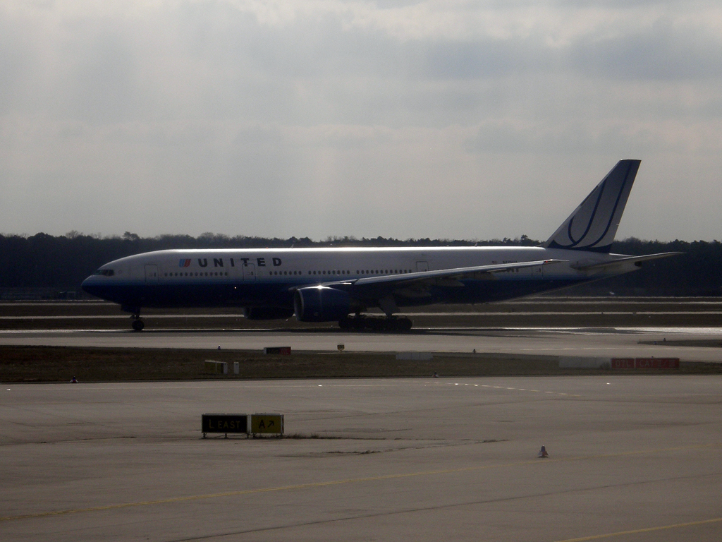 B777-222 United Airlines N775UA Frankfurt_Main March_08_2010