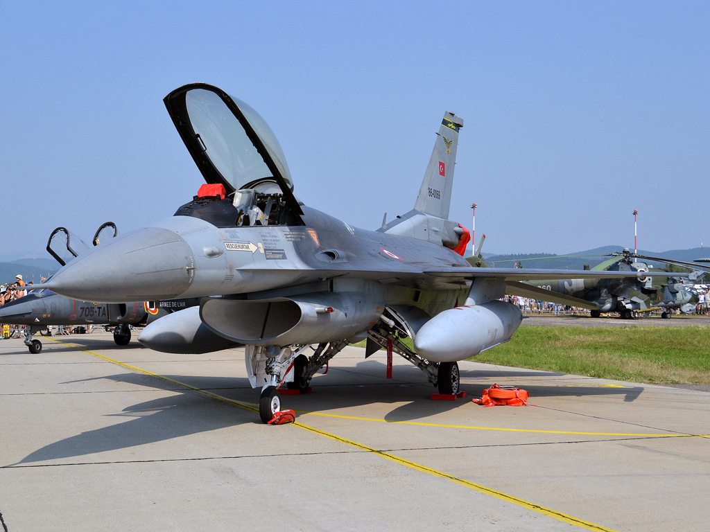 General Dynamics F-16C Fighting Falcon Turkey Air Force 86-0069 Sliac (SLD/LZSL) August_27_2011