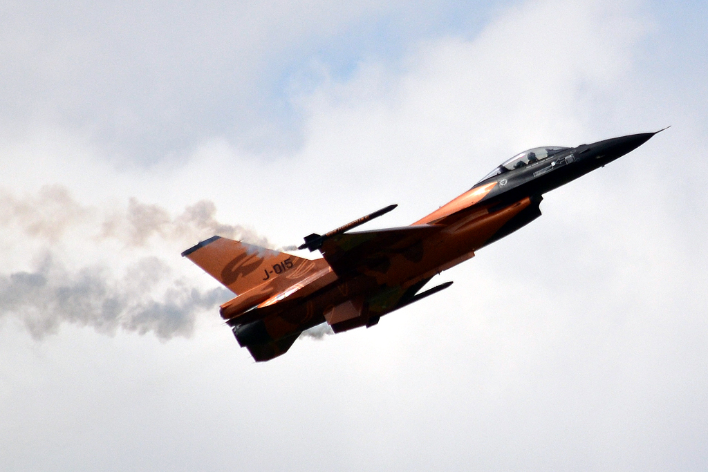 General Dynamics F-16AM Fighting Falcon Netherlands Air Force J-015 Zeltweg (LOXZ) July_01_2011