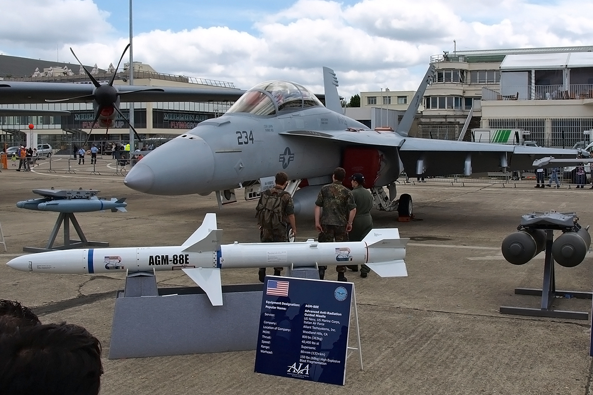 Boeing F/A-18F Super Hornet USA Navy 166677 / AD-234 Paris_Le_Bourget June_24_2007