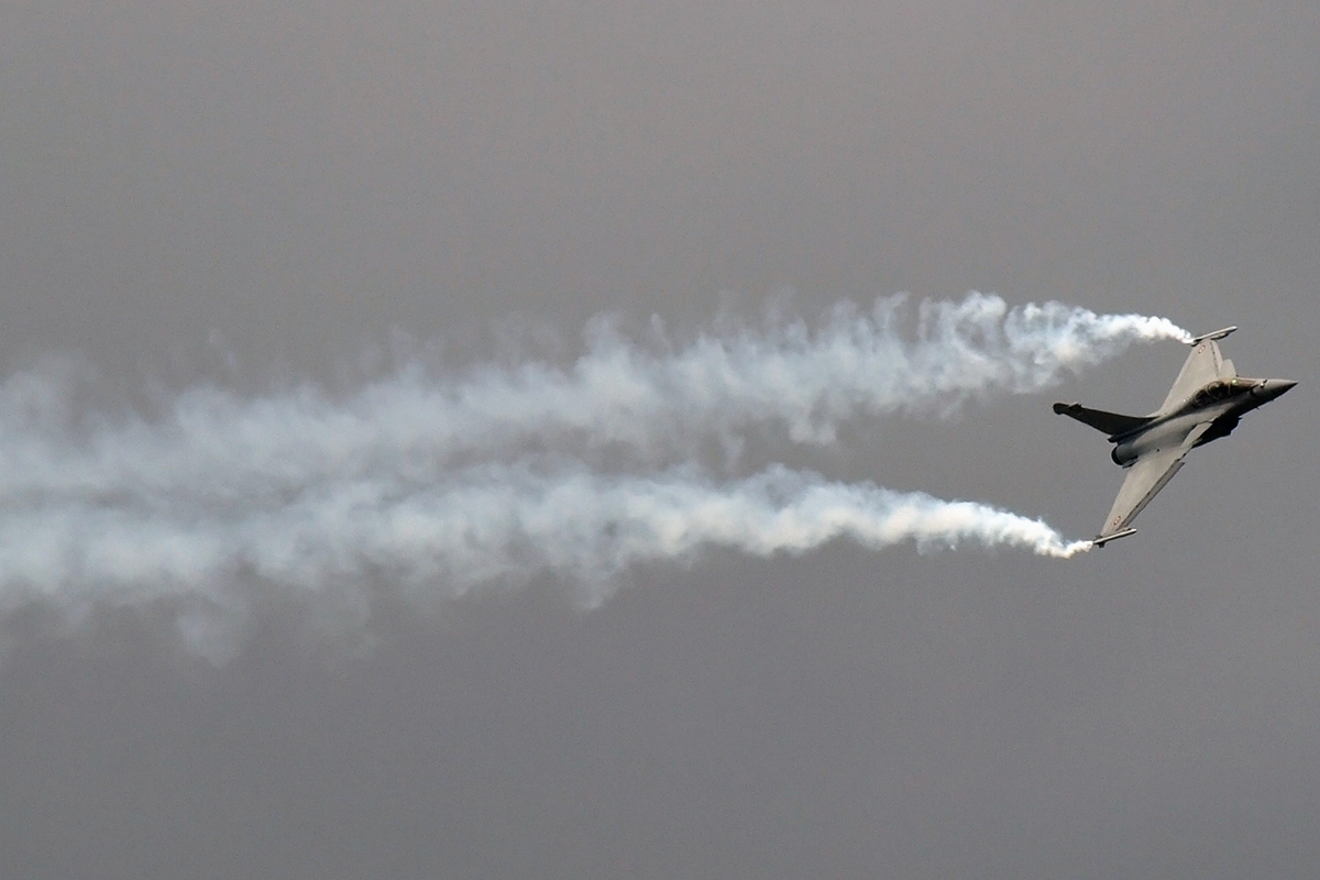 Dassault Rafale B France Air Force 302 Paris_Le_Bourget June_23_2007 B