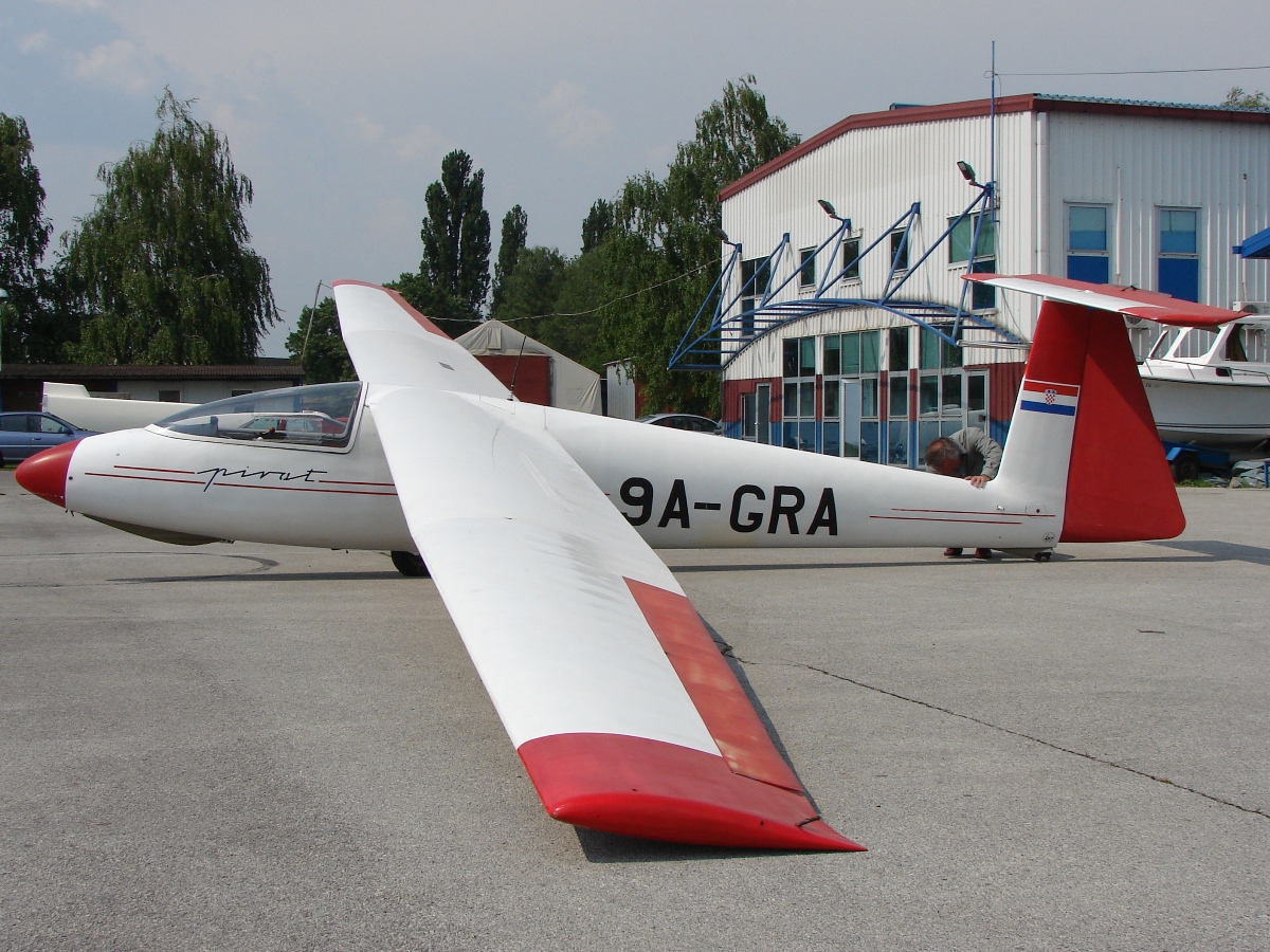 PZL-Bielsko SZD-30 Pirat Aeroklub Zagreb 9A-GRA Osijek-Čepin (LDOC) May_1_2009