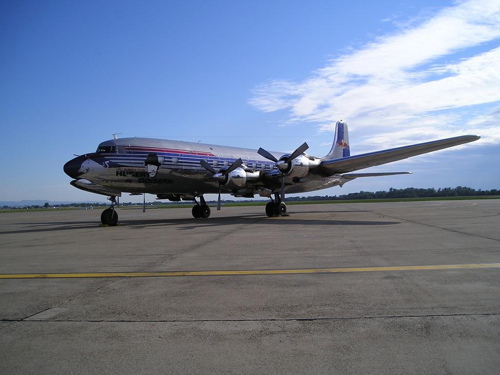 Douglas DC-6B Red Bull N996DM Zagreb_Pleso May_18_2007