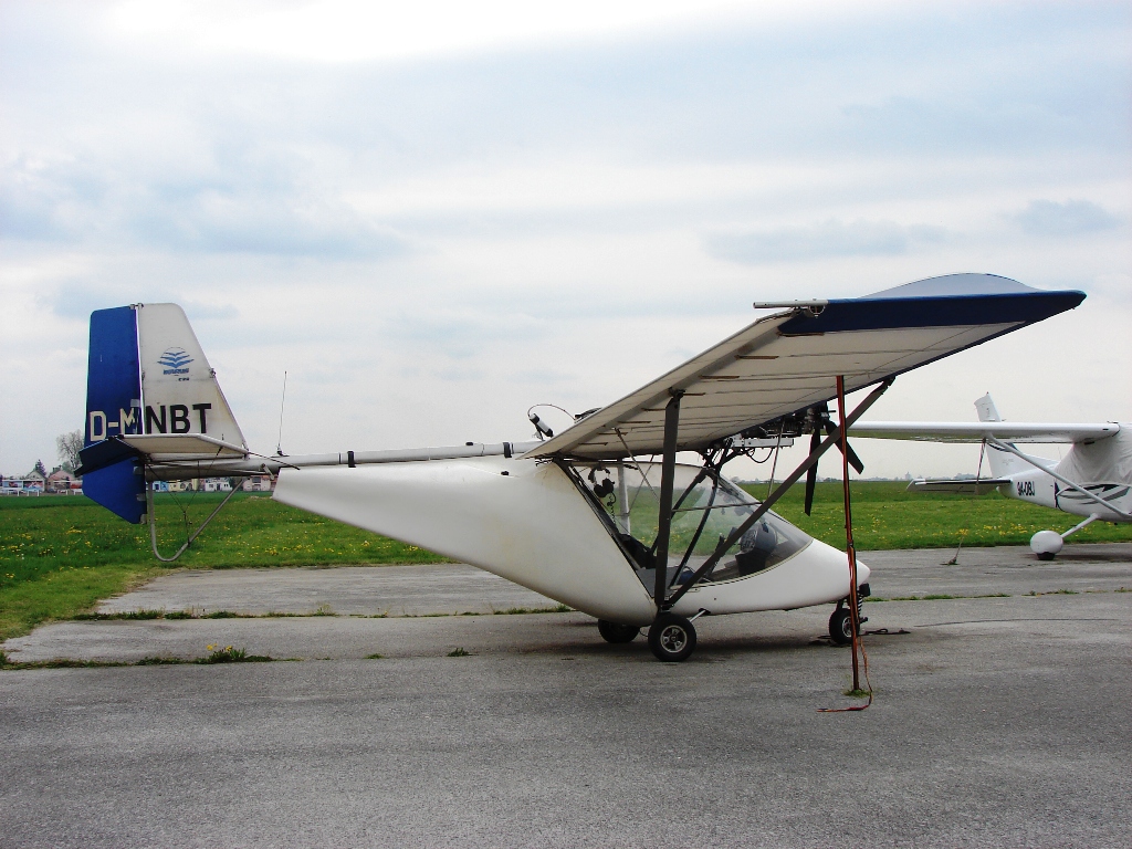 Ikarus C22 Untitled D-MNBT Osijek-Čepin (OSI/LDOC) 2009