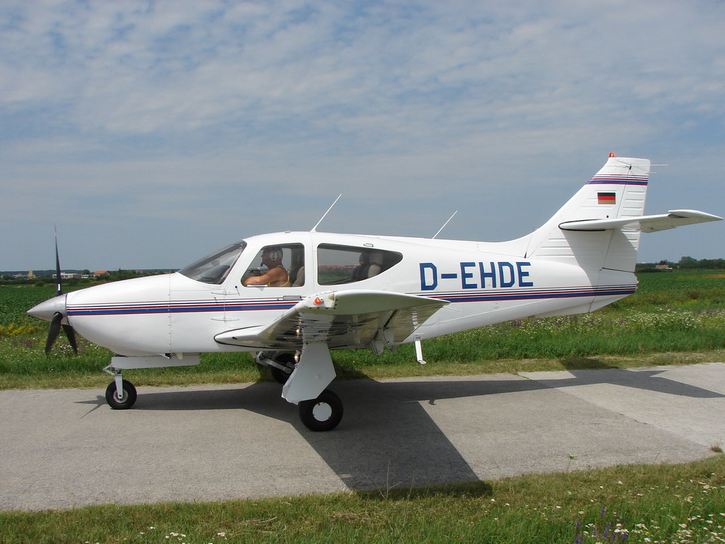 Rockwell Commander 114B, D-EHDE, Osijek-Čepin 2008.