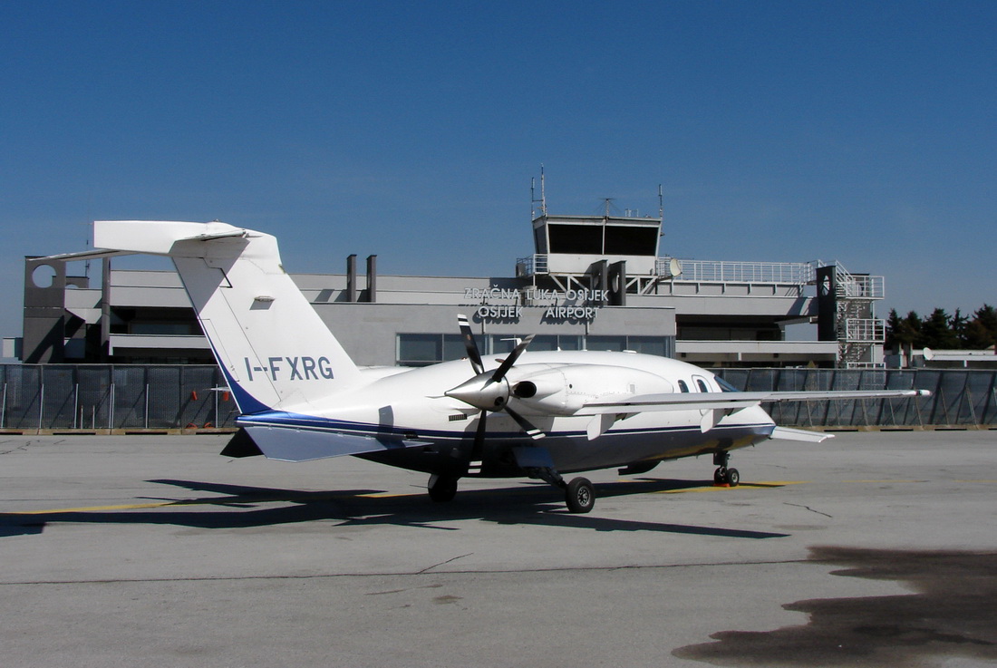 Piaggio P-180 Avanti II Foxair I-FXRG Osijek_Klisa (OSI/LDOS) March_27_2012