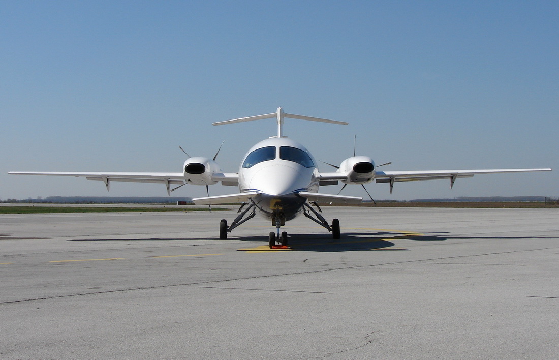 Piaggio P-180 Avanti II Foxair I-FXRG Osijek_Klisa (OSI/LDOS) March_27_2012