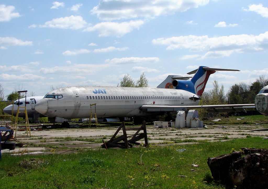 B727-2H9(Adv) JAT Yugoslav Airlines YU-AKF Beograd_Surcin April_11_2011