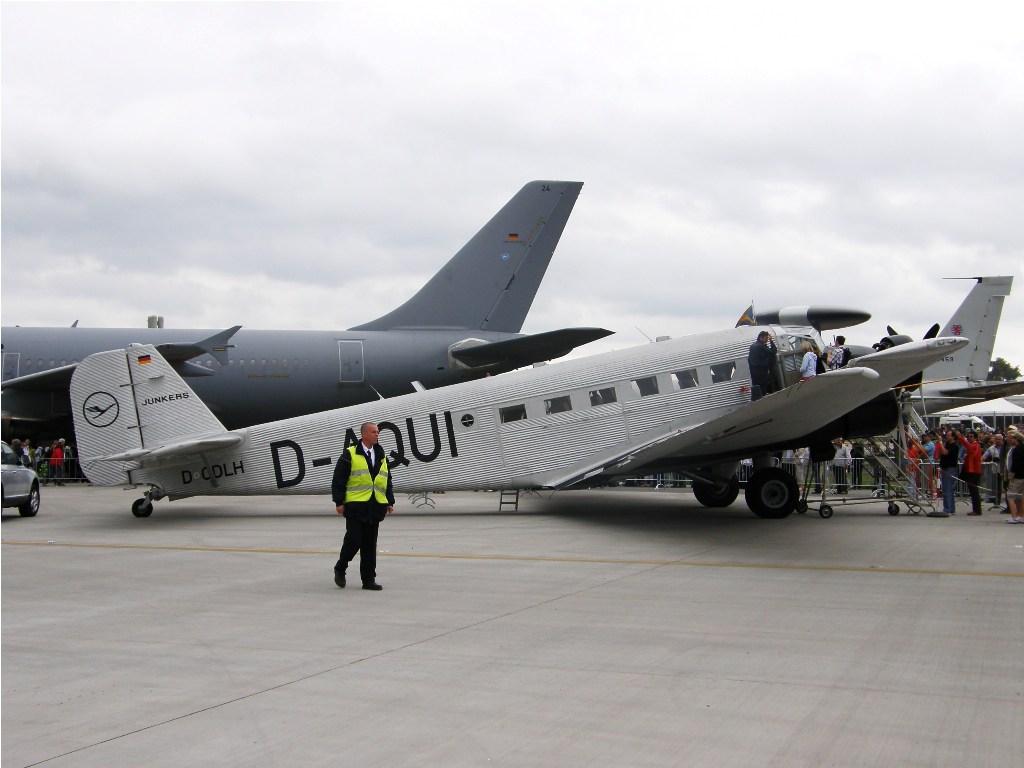 Junkers Ju-52/3mg8e Lufthansa (Berlin-Stiftung) D-CDLH Berlin_Schonefeld June_12_2010