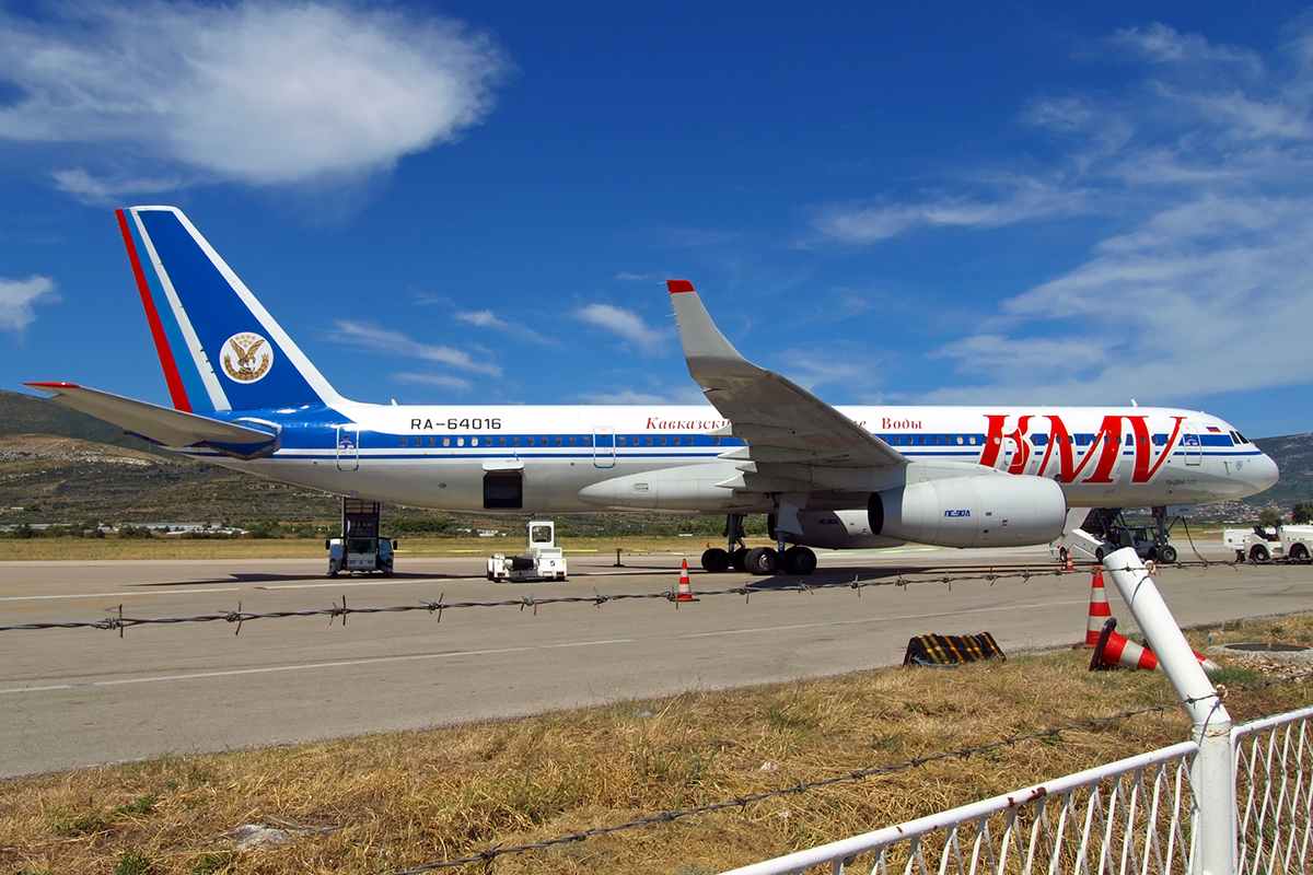 Tupolev Tu-204-100 KMV Kavkazskie Mineralnye Vody RA-64016 Split_Resnik (SPU/LDSP) August_10_2008