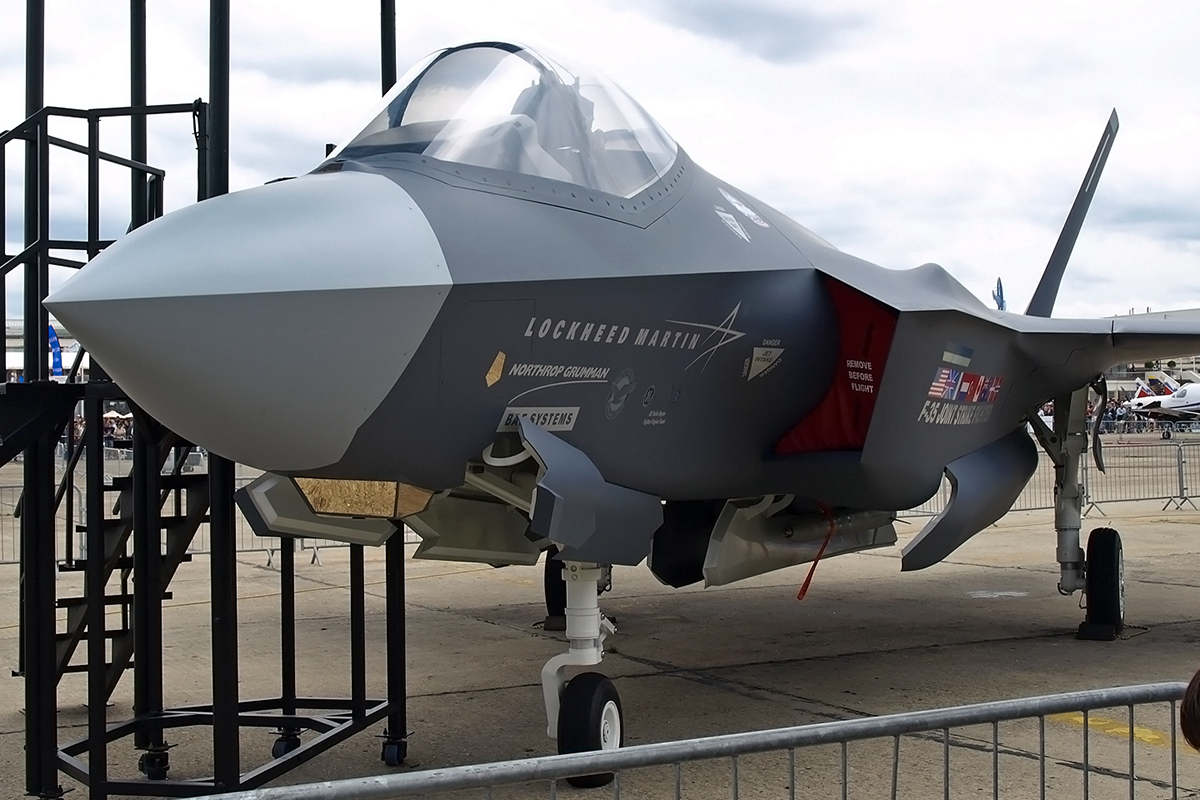 Lockheed Martin F-35 Lightning II Mockup Paris_Le_Bourget June_24_2007