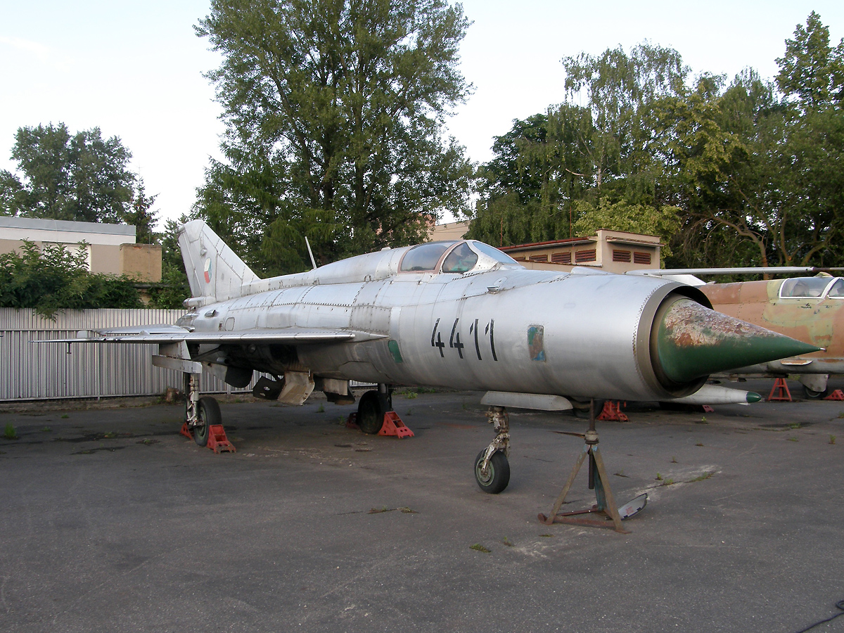 Mikoyan-Gurevich MiG-21PFM Czech Air Force 4411 Prague_Kbely (LKKB) June_20_2009