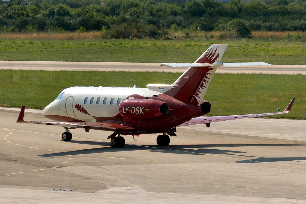 Raytheon Hawker 850XPi Aurela LY-DSK Split_Resnik (SPU/LDSP) July_30_2011