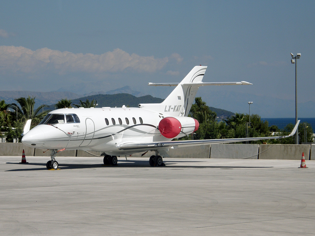 Hawker Beechcraft 900XP Untitled LX-KAT Split_Resnik July_28_2010