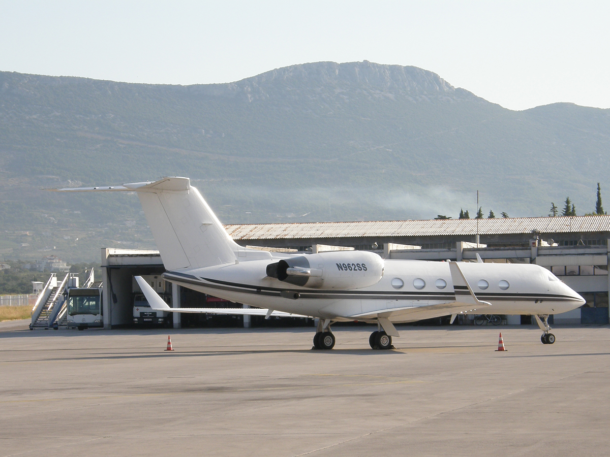 Gulfstream Aerospace G-IV Gulfstream IV Untitled (FlightWorks, inc.) N962SS Split_Resnik August_18_2009