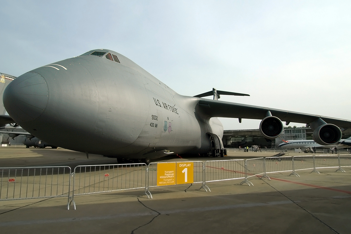 Lockheed C-5A Galaxy (L-500) US Air Force 69-0002 Berlin_Schonefeld May_29_2008