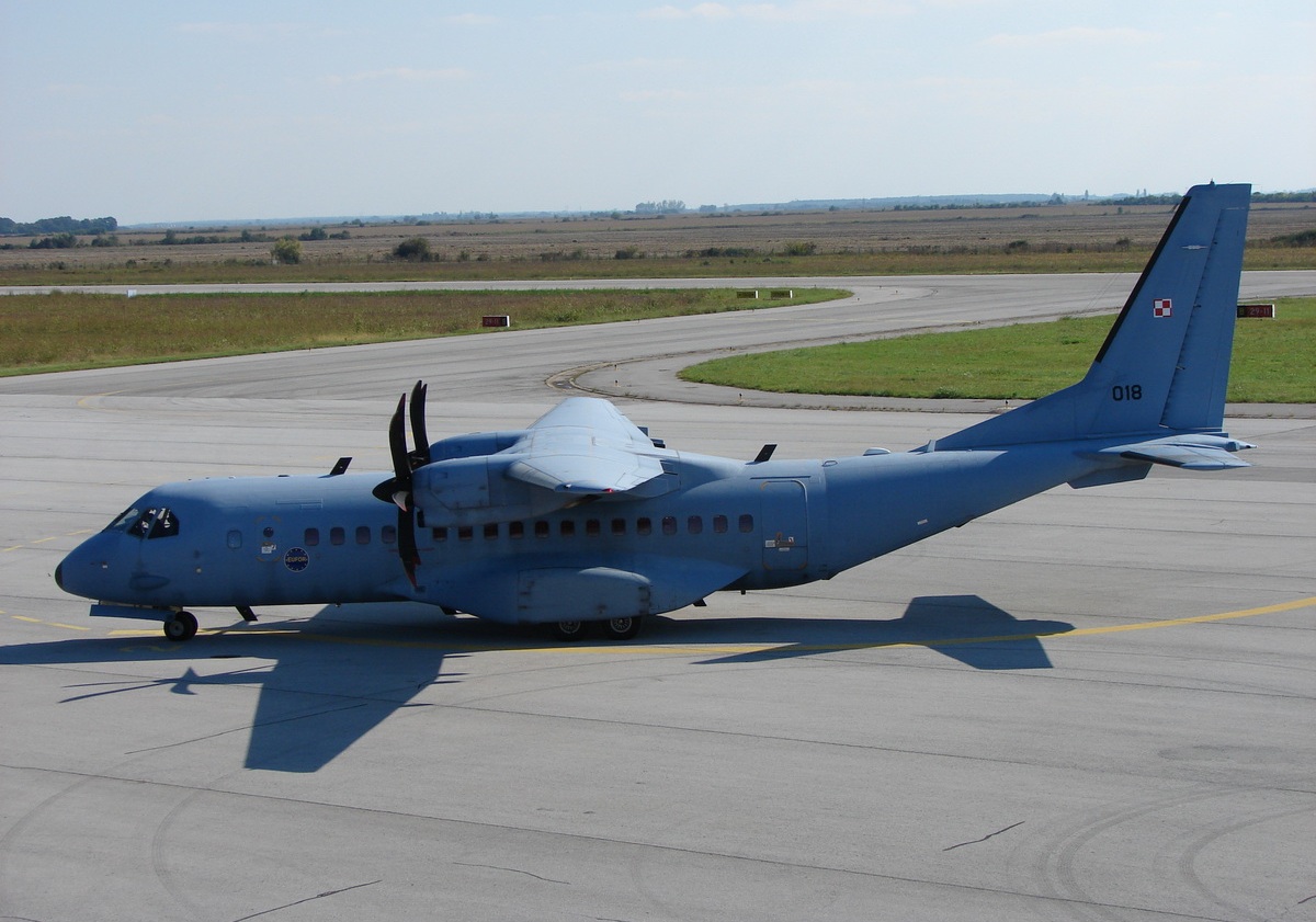 Casa C-295M, 018, Poland Air Force, Osijek-Klisa (OSI/LDOS), September_22_2010.