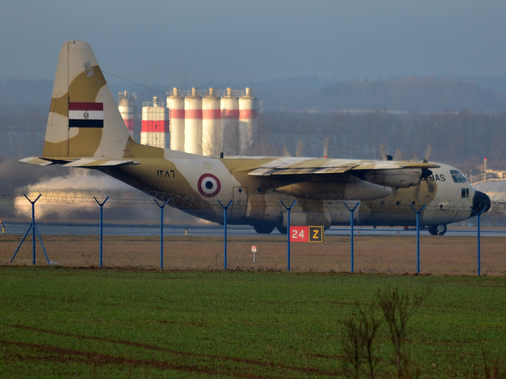 Lockheed C-130H Hercules (L-382) Egypt Air Force SU-BAS (1286) Prague_Ruzyne (PRG/LKPR) December_23_2011