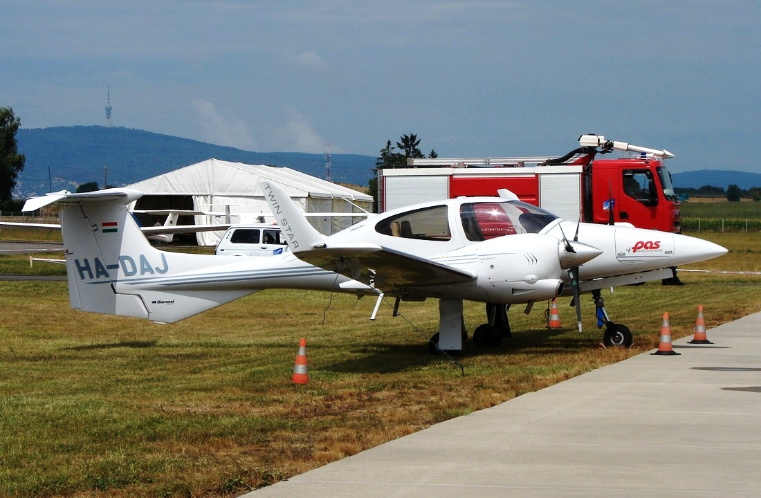 Diamond DA-42 Twin Star Untiteld HA-DAJ Pecs-Pogany (PEV/LHPP) July_23_2011.