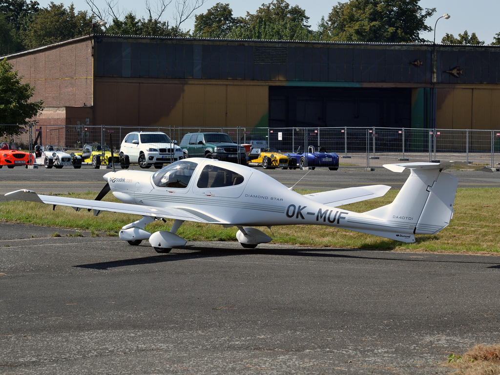 Diamond DA-40D Diamond Star TDI Private OK-MUF Hradec_Kralove (LKHK) September_03_2011