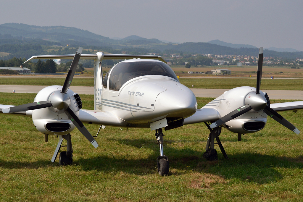 Diamond DA42 Twin Star Private OM-GST Sliac (SLD/LZSL) August_27_2011