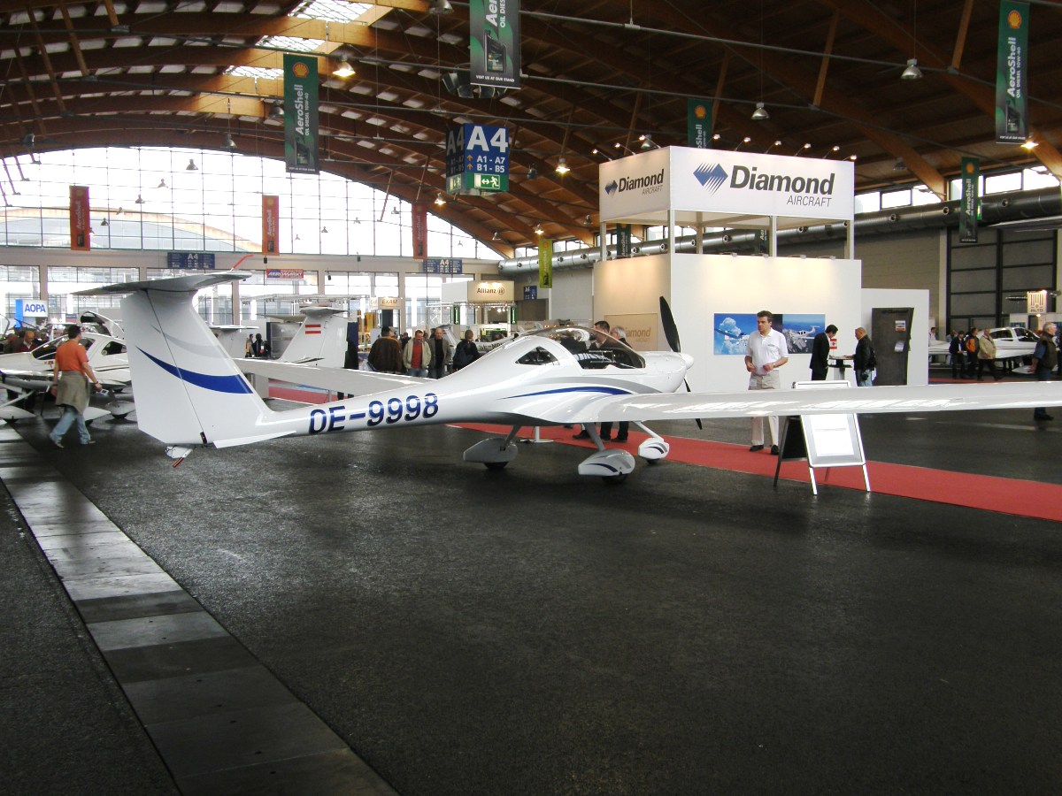 Diamond HK-36 Super Dimona Untitled OE-9998 Friedrichshafen_Airport April_04_2009