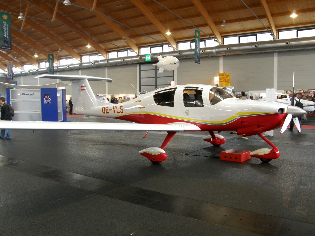 Diamond DA-50 Super Star Untitled OE-VLS Friedrichshafen_Airport April_04_2009