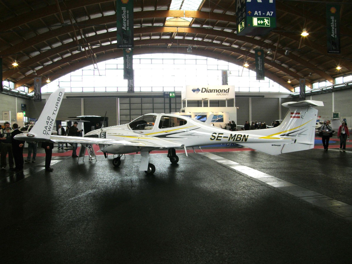 Diamond DA-42 Twin Star Turbo Untitled SE-MBN Friedrichshafen_Airport April_04_2009