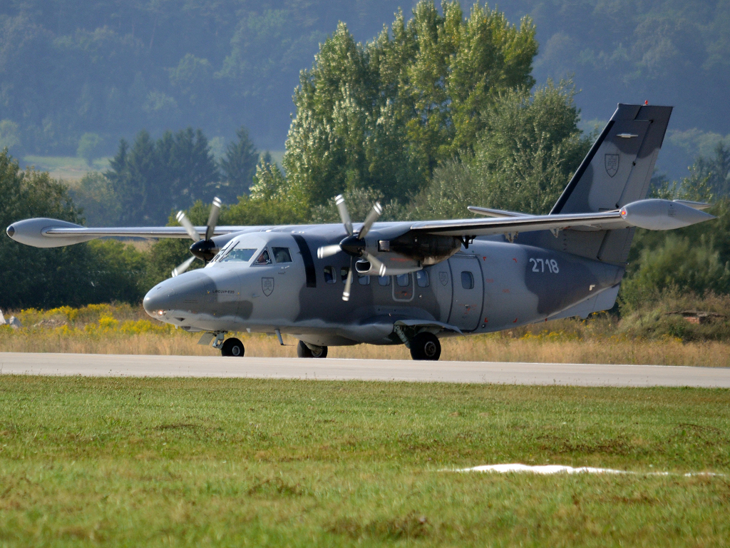 Let L-410UVP-E20 Turbolet Slovakia Air Force 2718 Sliac (SLD/LZSL) August_27_2011