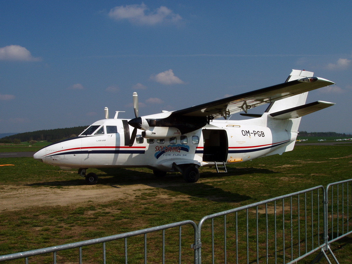 Let L-410UVP Turbolet Sky Diving for Fun OM-PGB Pribram_Dlouha_Lhota  (LKPM) April_27_2008