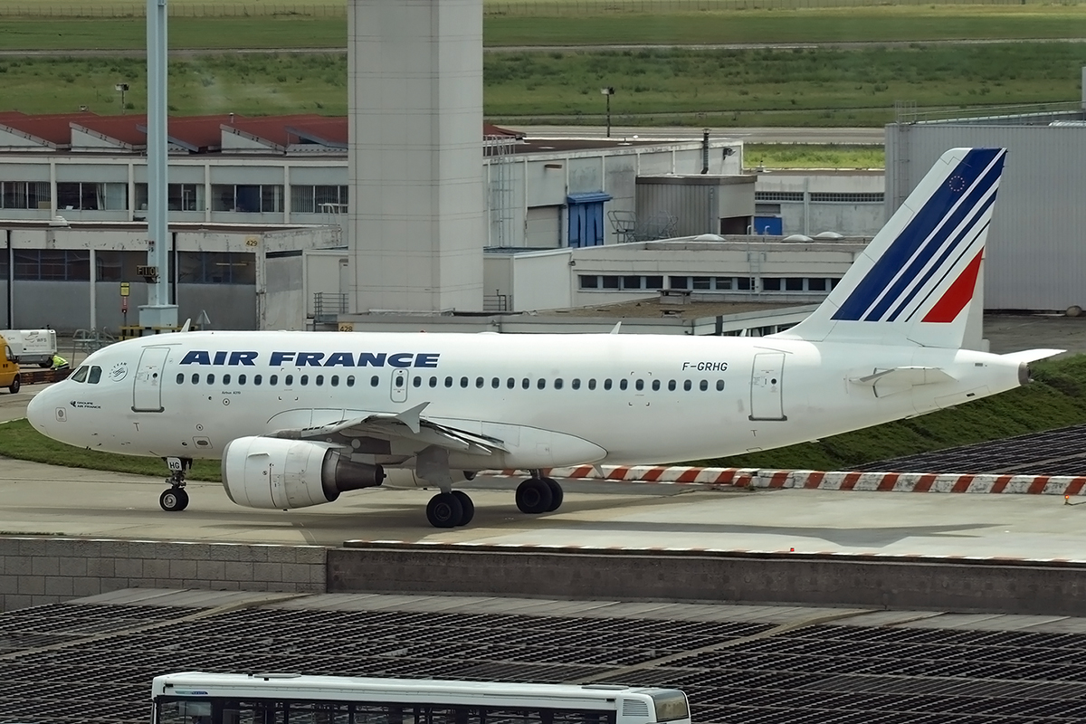 A319-111 Air France F-GRHG Paris_Orly_Sud June_25_2007