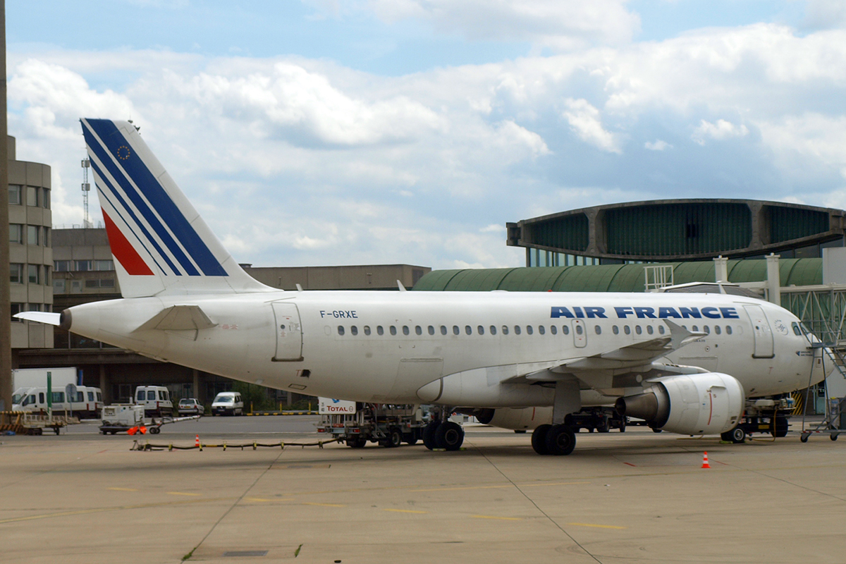A319-111 Air France F-GXNE Paris_Charles_de_Gaulle June_21_2007