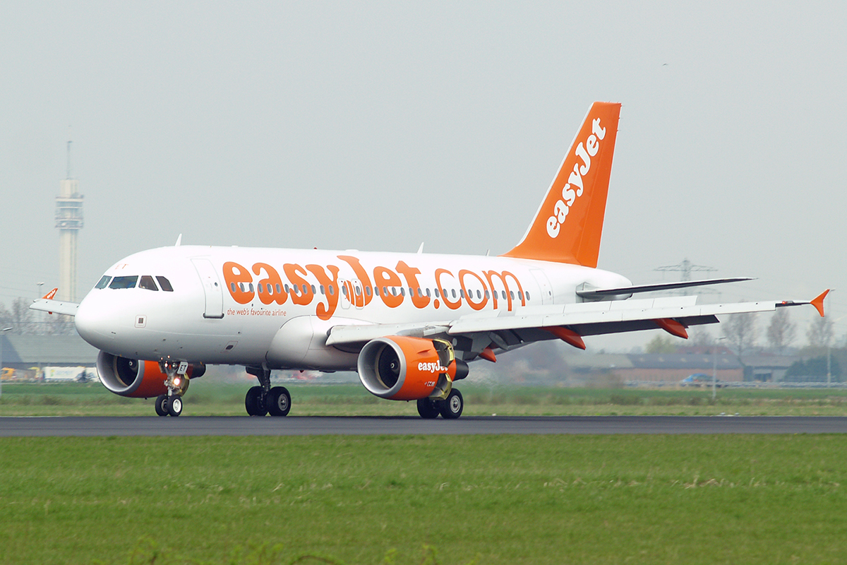 A319-111 EasyJet Airline G-EZET Amsterdam Schiphol April_21_2006