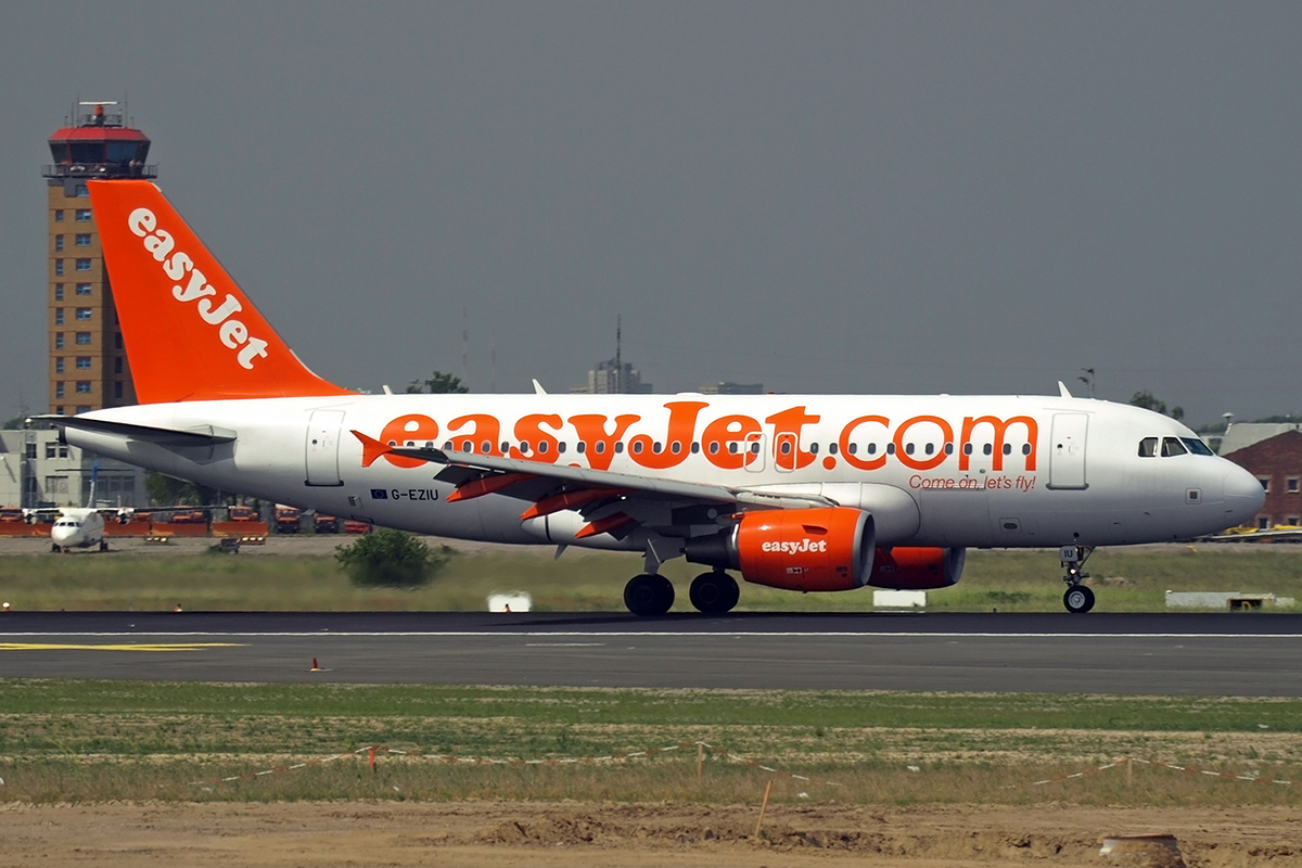 A319-111 EasyJet Airline G-EZIU Berlin_Schonefeld May_30_2008