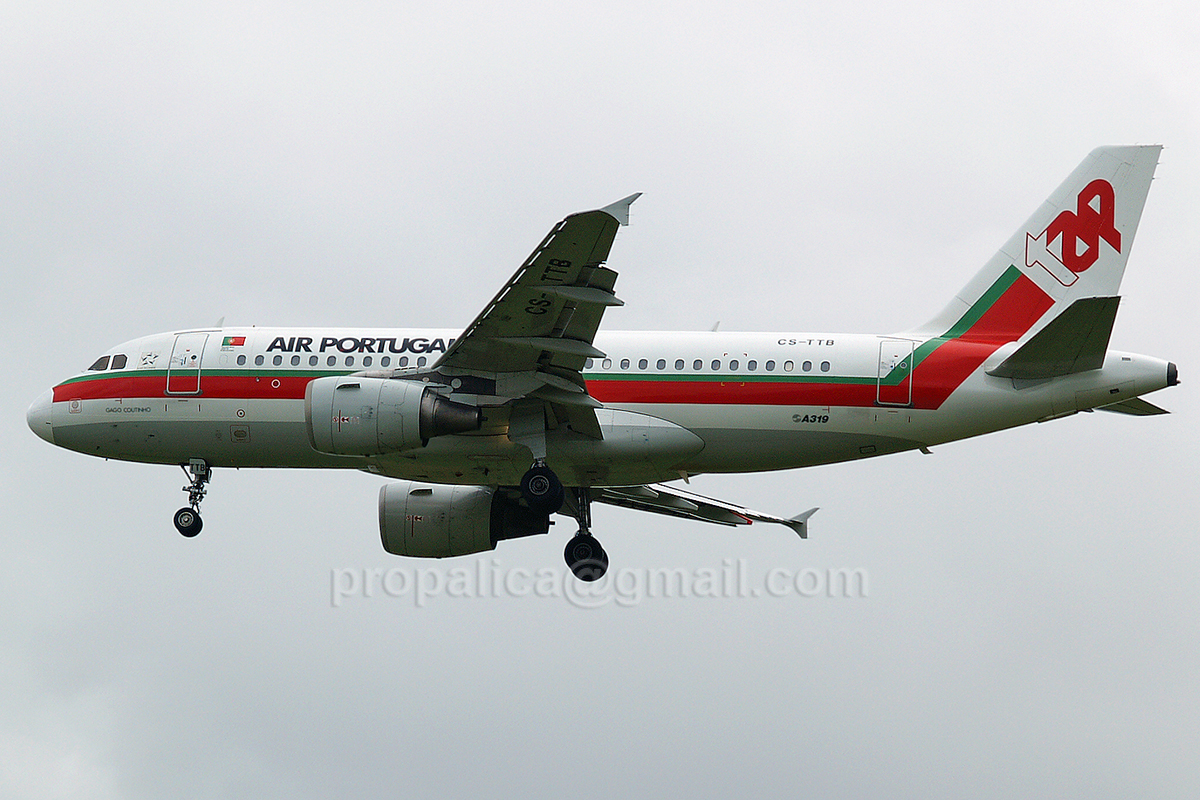 A319-111 TAP Air Portugal CS-TTB Zagreb_Pleso August_13_2006